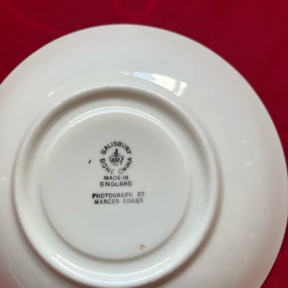 White and Gold Royal Accents Decor Set - Picture 4 of 7